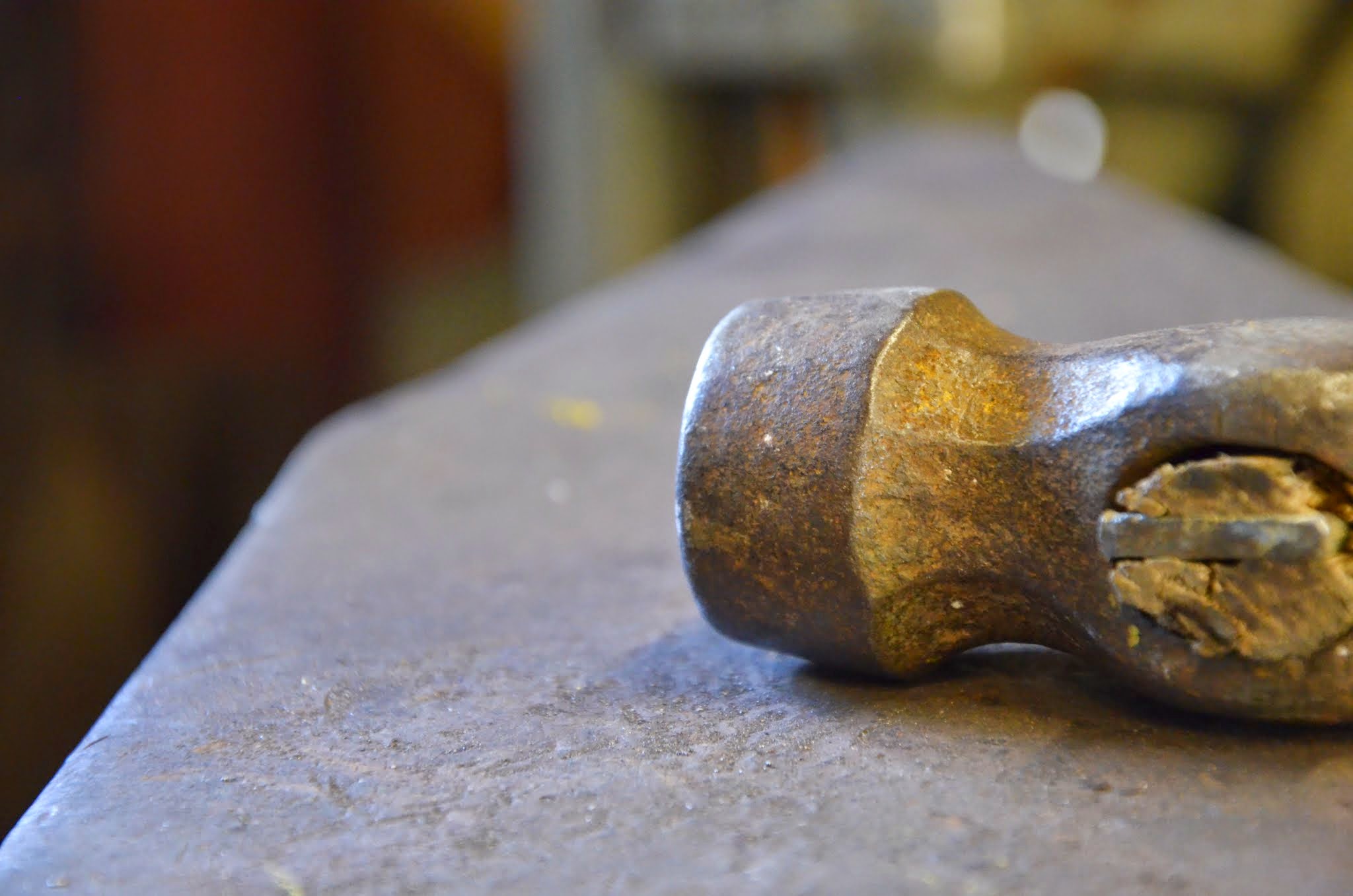Le marteau et l'enclume, outils de base du ferronnier